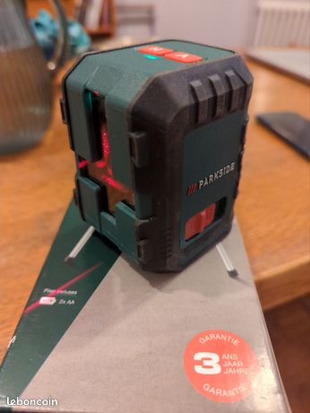 Niveau laser en croix avec trépied