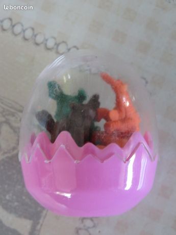 Oeuf rempli de gommes dinosaures cyclve