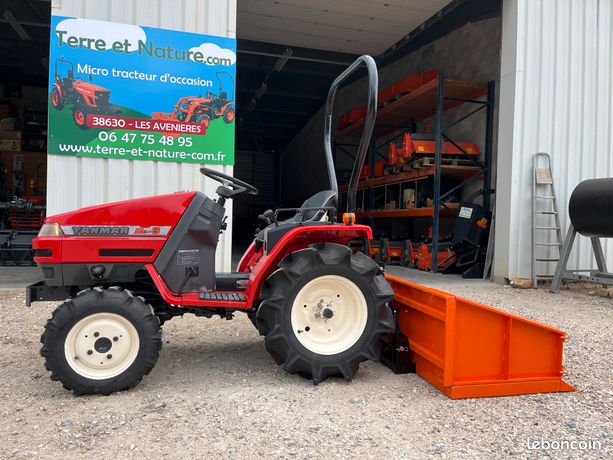 Opération spéciale rentrée. Benne offerte . / Tracteur Yanmar en 4 roues motrices / Moteur 3 cylindres diesel / sas terre et nature