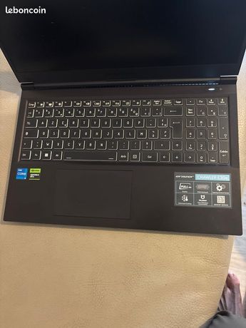 Ordinateur portable ERAZER utilisé une fois