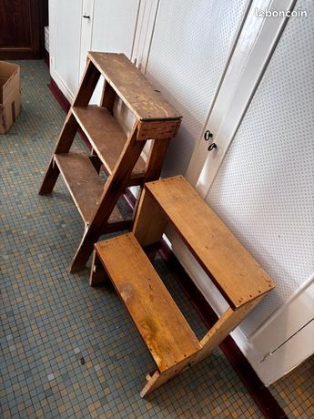 Ot de 2 escabeaux anciens en bois années 50-60