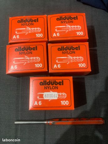 OUTIL "FACOM" bon état + 5 PAQUETS CHEVILLES neufs