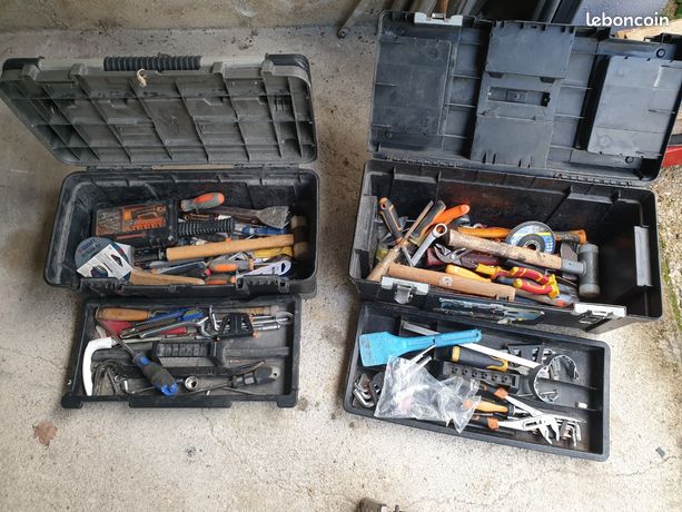 Outillage divers tournevis clef marteau niveau caisse a outils etc