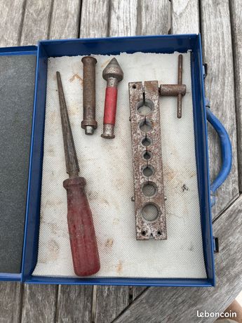 Outils de colliers battus de plombier