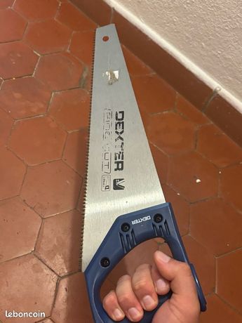 Outils perceuse et scie à bois