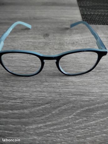 Paire de lunettes loupe + 1 prix 2 euros