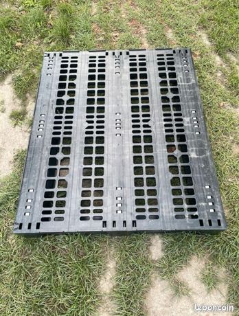 Palette plastique solide renforcée 100x120cm