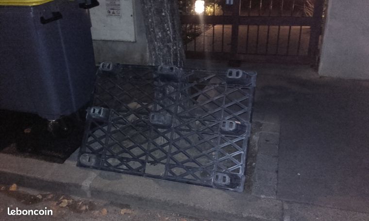 Palette plastique - urgent avant le 03/10 8h30