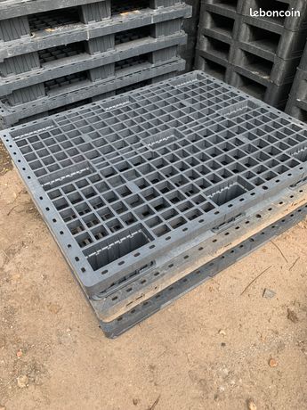 Palettes plastique ajourées