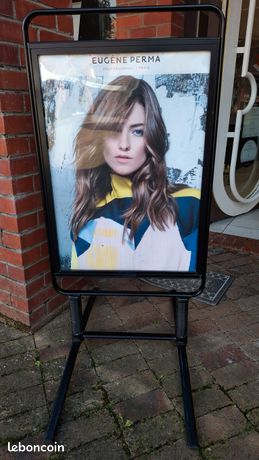 Panneau d'affichage publicitaire