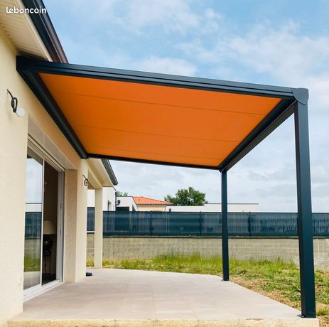 Panneau isolant gris anthracite résistant de toiture