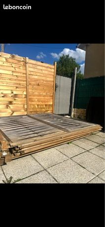 Panneaux et poteaux en bois 230