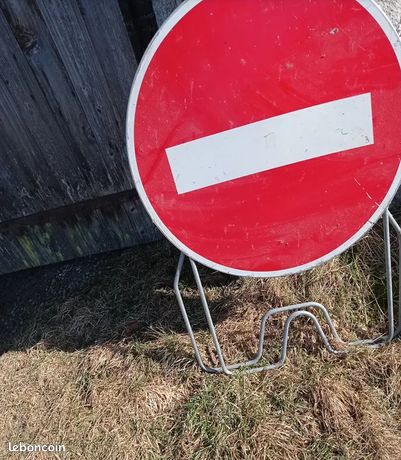 Panneaux sens interdit sur trépied