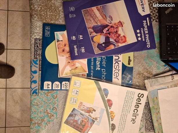 Papier photo brillant A4 , 3 pochettes : 15 euros