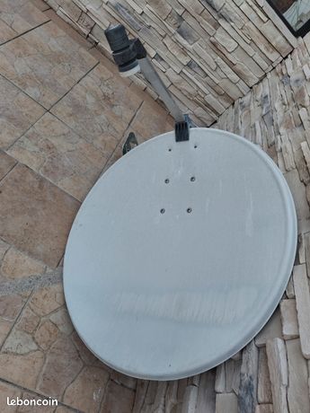 Parabole avec son support