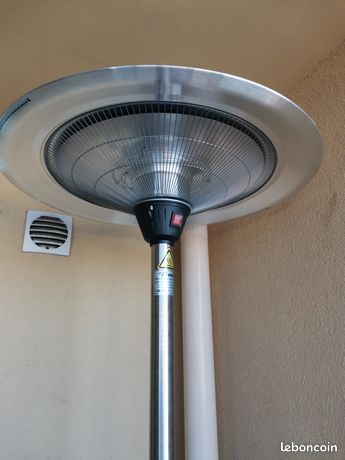 Parasol chauffant d’extérieur Favex et sa housse