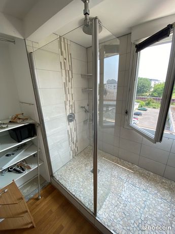 Paroi de douche avec retour