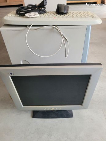 PC avec clavier ecran et souris