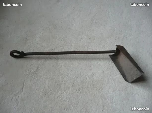 Pelle à cendres coudée