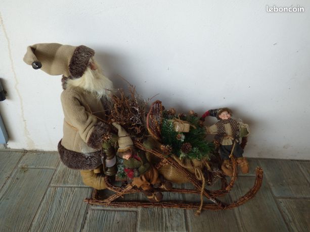 Pére Noël sur traineau pour vitrine ou autre