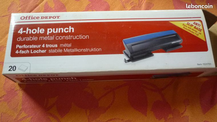 Perforateur 4 trous NEUF