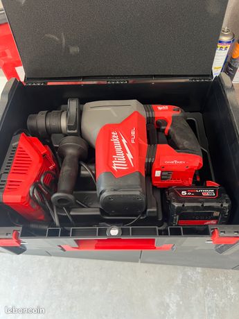 Perforateur Burineur Milwaukee M18 avec 2 batteries et chargeur