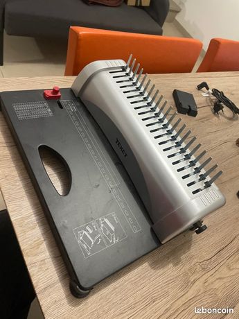 Perforatrice relieuse