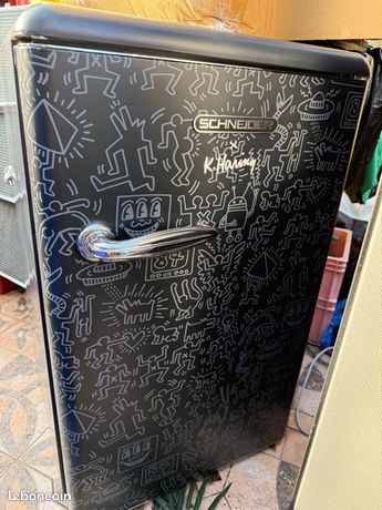 Petit frigo avec espace congélation Table Keith Haring 109 L noir jamais servi