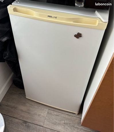 Petit frigo blanc