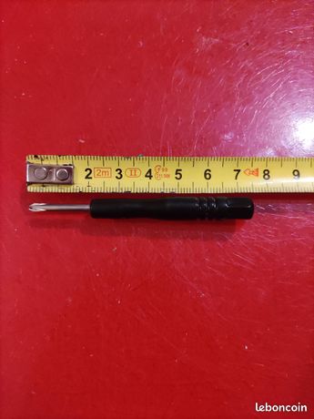 Petit tournevis cruciforme