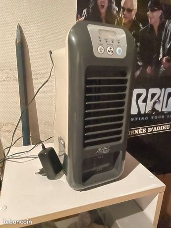 Petit Ventilateur avec contenant pour eau
