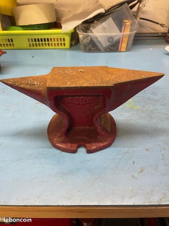Petite enclume ancienne