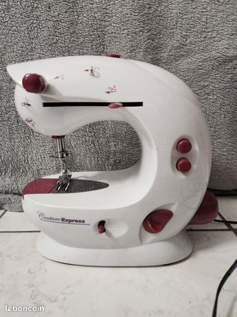Petite machine à coudre HS