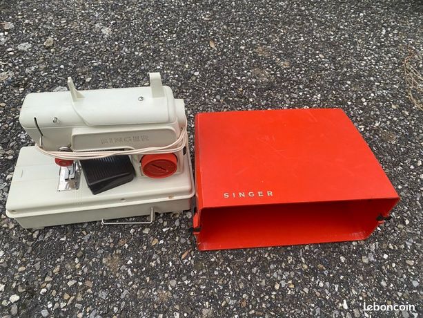 Petite machine à coudre Singer