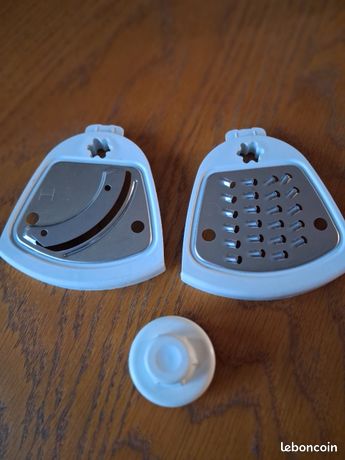 Pièces détachées ovatio moulinex1 euro la piece anneau déjà venduIl reste les deux rapes et le support Bon état