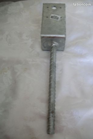 Pied de poteau à sceller