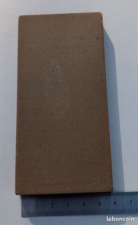 Pierre à aiguiser synthétique