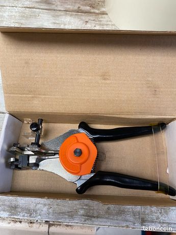 Pince à dénuder neuve jamais servi 12 euros