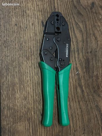Pince à sertir Gigamedia 907CTFB