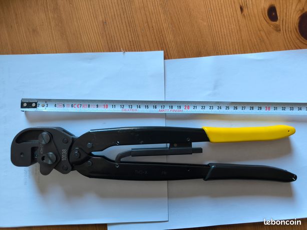 Pince à sertir les cosses électriques