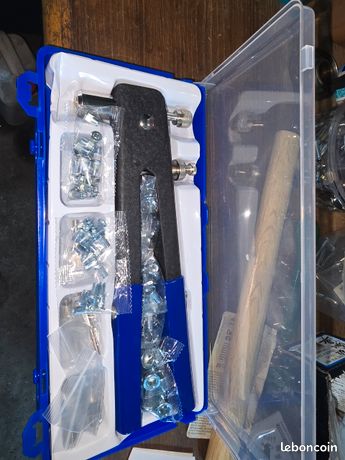 Pince à sertir les écrous