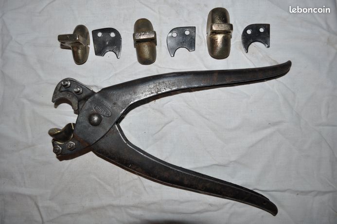 PINCE (vintage) A CINTRER TUBES ÉLECTRIQUES MÉTALLIQUES