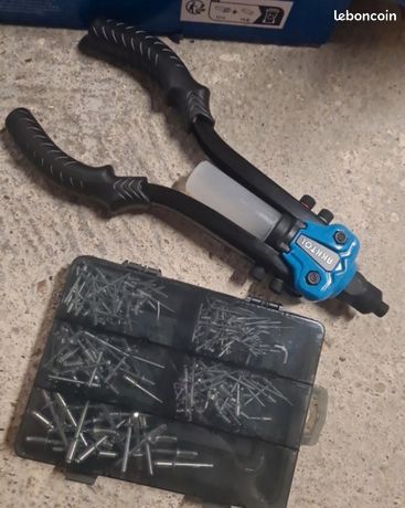 Pince à rivets manuelle AKKTOOL BT-811 avec rivets
