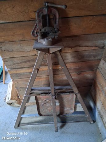 Pionnier pour tube acier