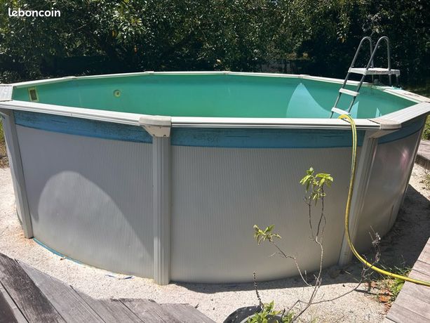 Piscine +echelle + pompe