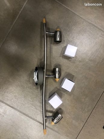 Plafonnier avec 3 ampoules LED tout et à très bon prix