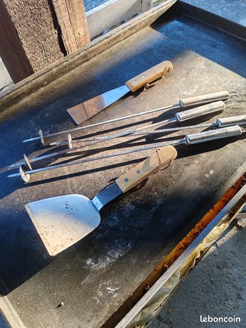 Plancha gaz avec son chariot et accessoires