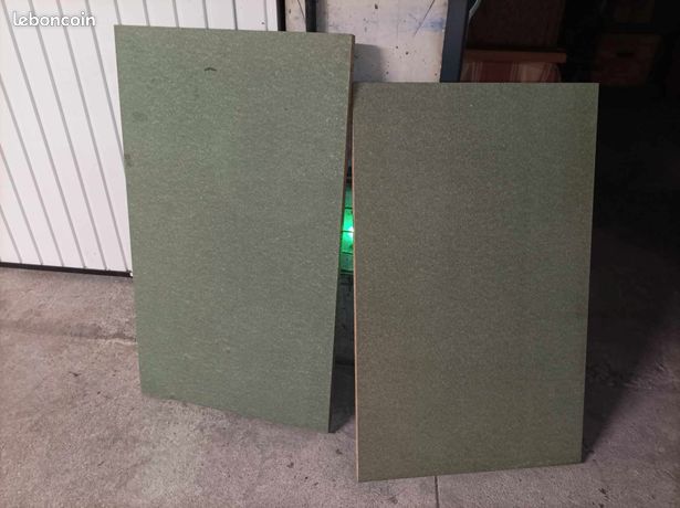 Planches en aggloméré hydrofuge vert en 28 mm d'épaisseur prix annoncé pour les deux