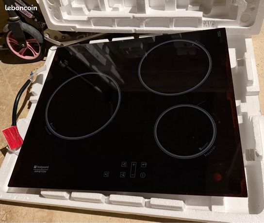 Plaque de cuisson vitrocéramique ariston hotpoint