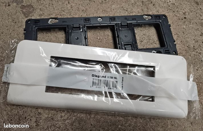 Plaque de finition + support 6 modules Legrand Mosaïc blanc